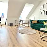 Skyview Residence - Self Check In - Near City Centre