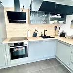 Skyview Residence - Self Check In - Near City Centre